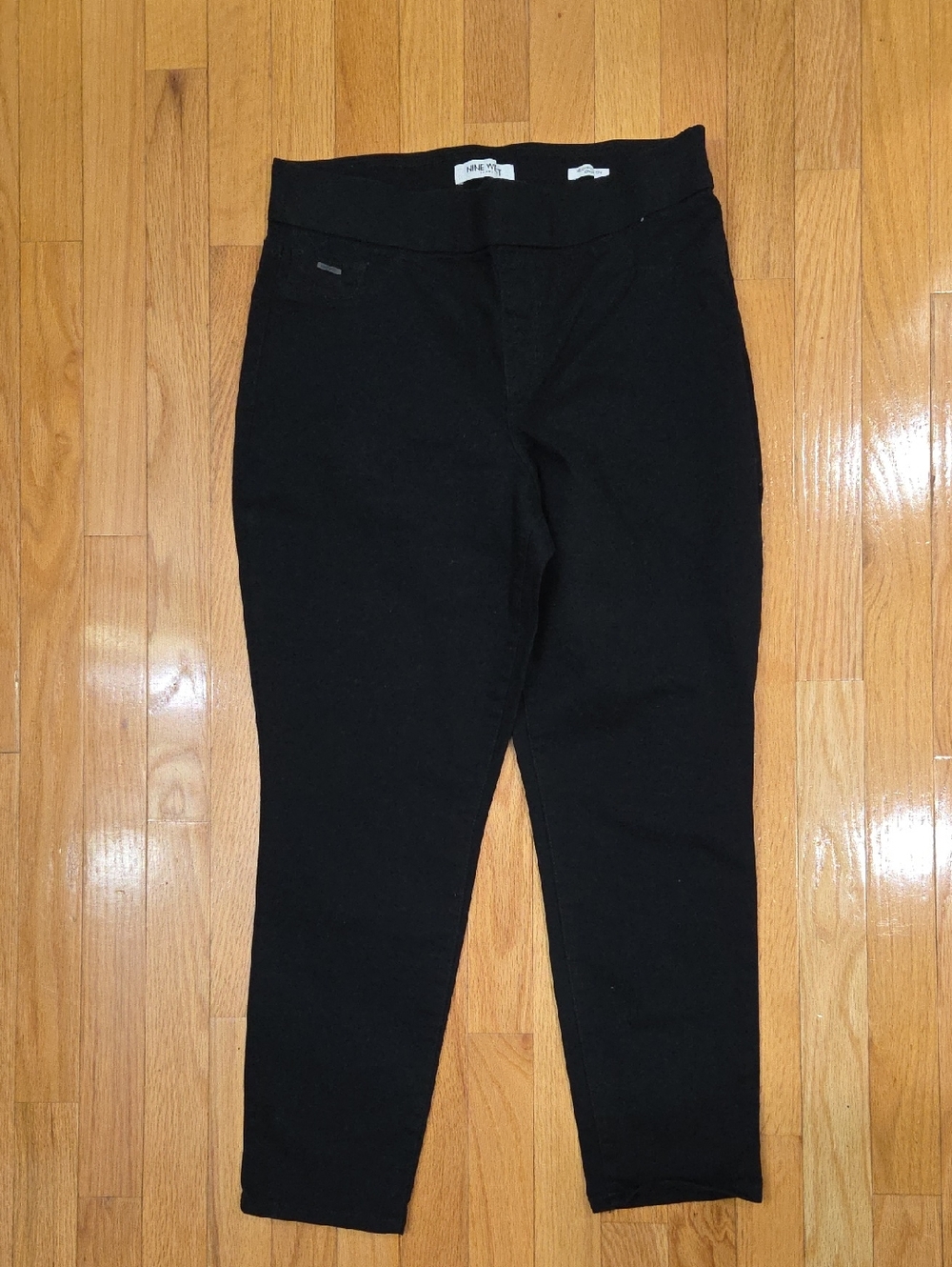 Nine West Black Pull-On Cropped Pants